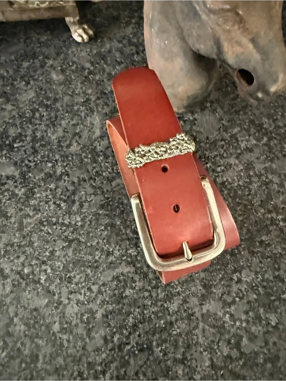 2010 American Eagle Leather Belt with Floral Buckle size Medium